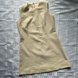 Très Gai Vintage 60s Cream Colour Straight Cut Mid Length Sleeveless Dress